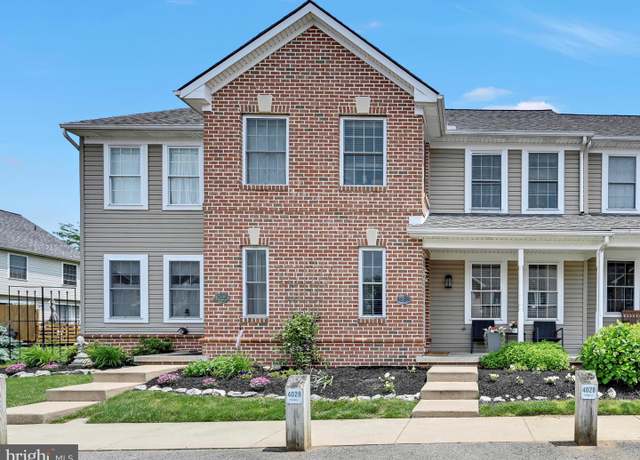 Property at 4028 Bradford Cir, Mount Joy, PA 17552, 3 beds, 1.5 baths