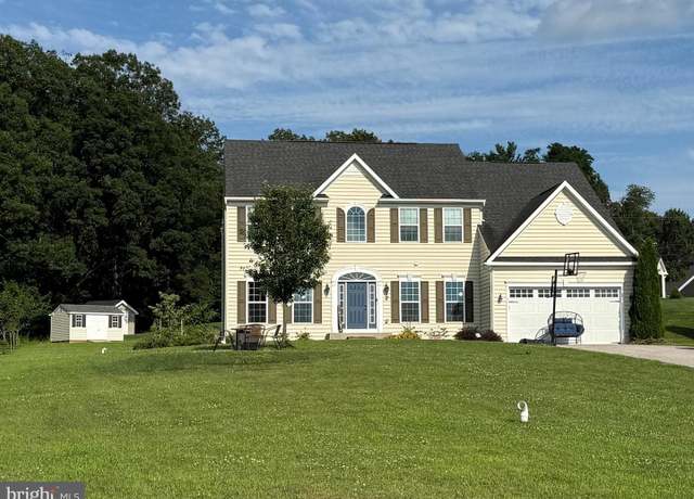 Property at 32 Kaitlyn Dr, Hanover, PA 17331, 5 beds, 3.5 baths