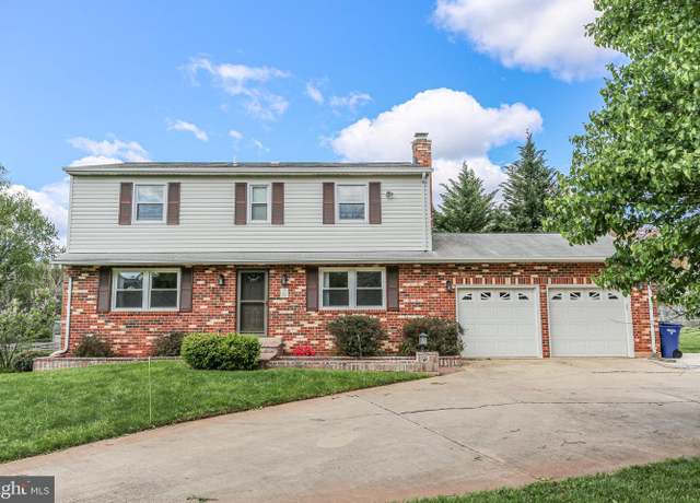 Property at 13378 Brookfield Ct, Chantilly, VA 20151, 4 beds, 2.5 baths