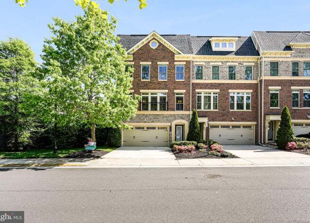 Property at 7242 Magpie Ln, Falls Church, VA 22043, 4 beds, 3.5 baths