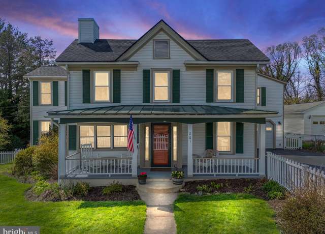 Property at 201 N 33rd St, Purcellville, VA 20132, 5 beds, 2.5 baths