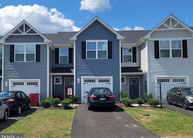 Property at 122 Calais Pl, Hedgesville, WV 25427, 3 beds, 2.5 baths