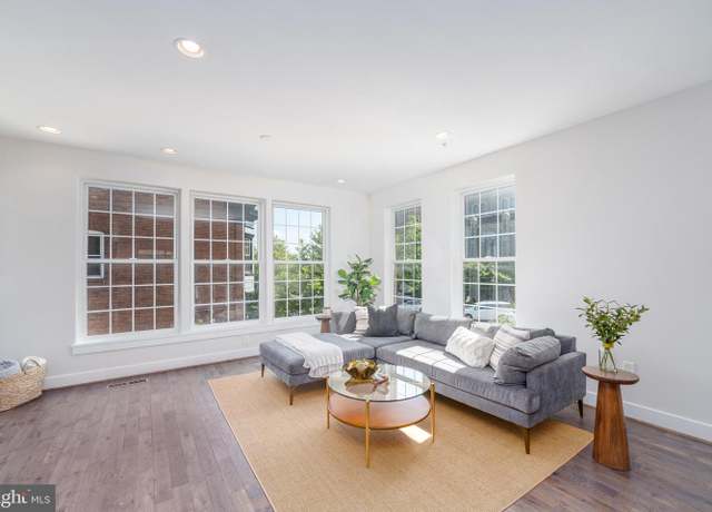 Property at 600 S Dean St, Baltimore, MD 21224, 4 beds, 4.5 baths