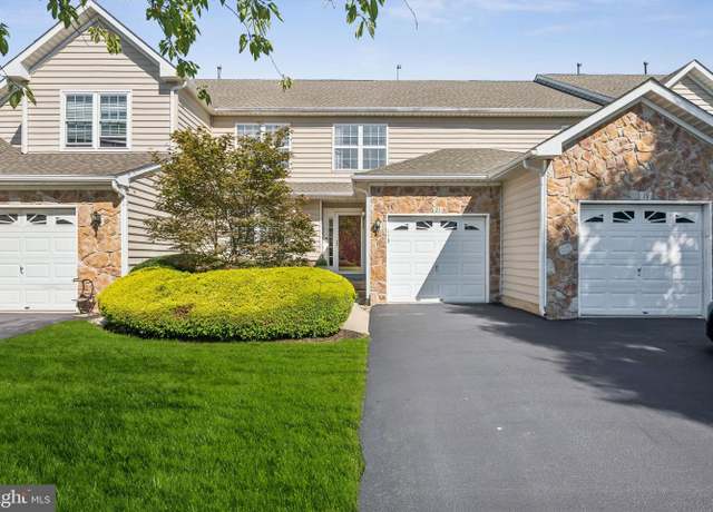 Property at 21 Palmer Dr, Moorestown, NJ 08057, 3 beds, 2.5 baths