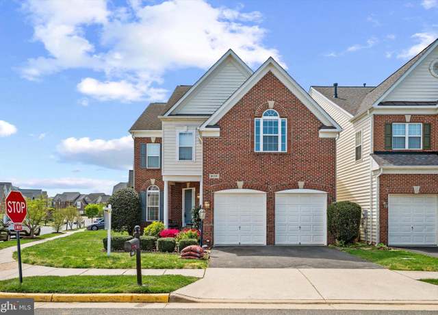 Property at 8159 Gilroy Dr, Lorton, VA 22079, 4 beds, 4.5 baths