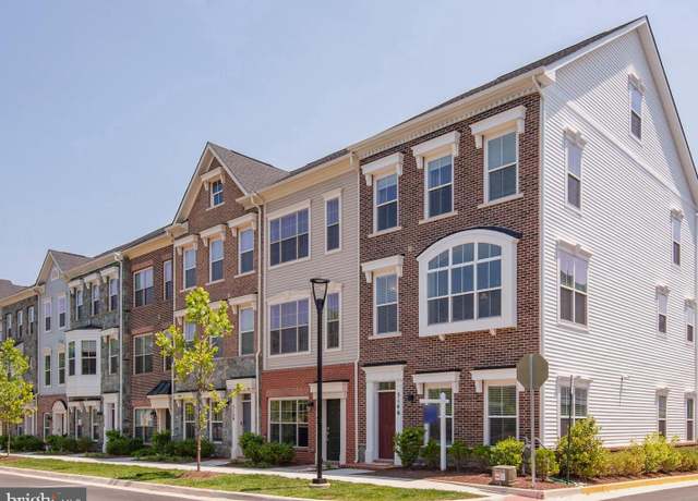 Property at 5146 Ridgeview Retreat Dr, Chantilly, VA 20151, 4 beds, 4 baths