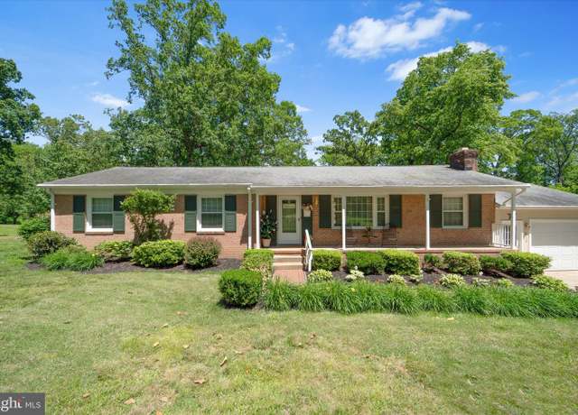 Property at 5715 Artemus Rd, Gainesville, VA 20155, 4 beds, 2 baths