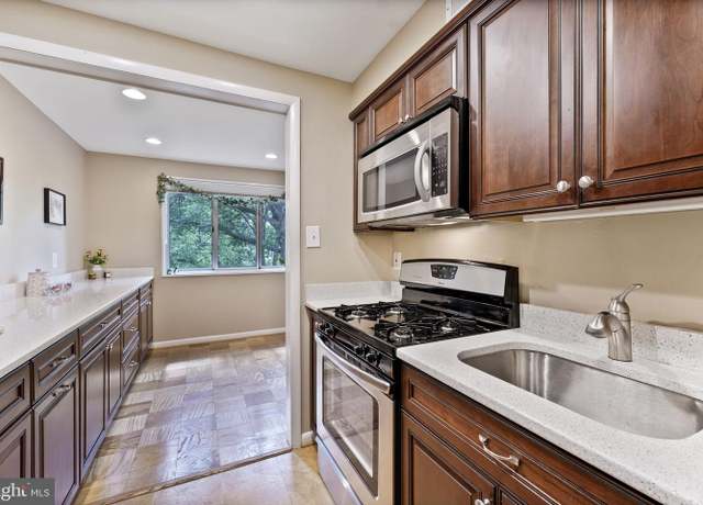 Property at 10228 Rockville Pik #201, North Bethesda, MD 20852, 2 beds, 1 bath
