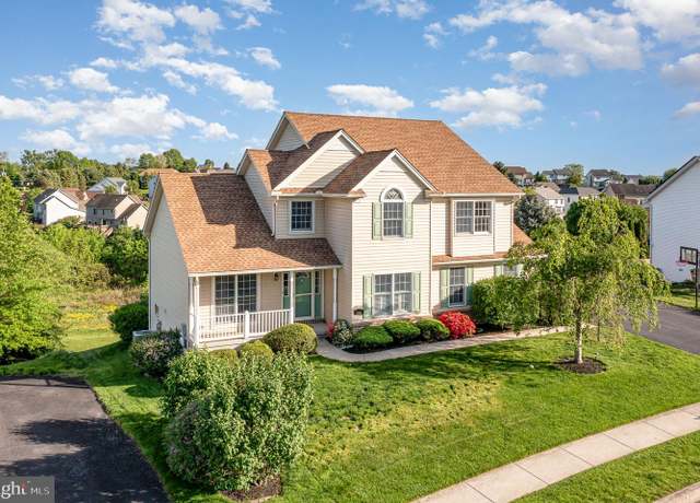 Property at 1518 Inverness Dr, Mechanicsburg, PA 17050, 4 beds, 3 baths