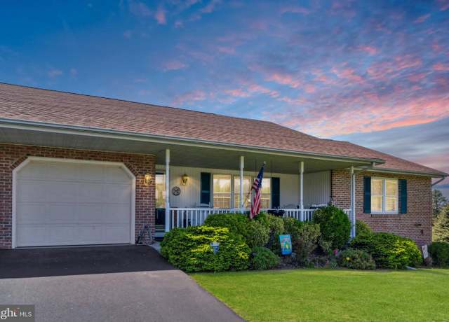 Property at 11948 Oakton Dr, Waynesboro, PA 17268, 2 beds, 2 baths