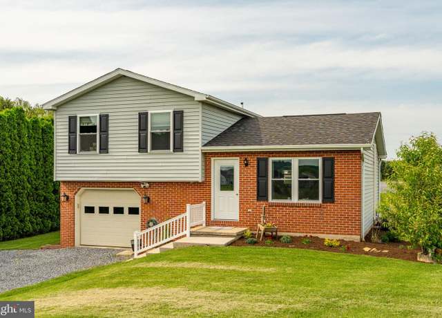 Property at 563 Airport Rd, New Holland, PA 17557, 3 beds, 1.5 baths