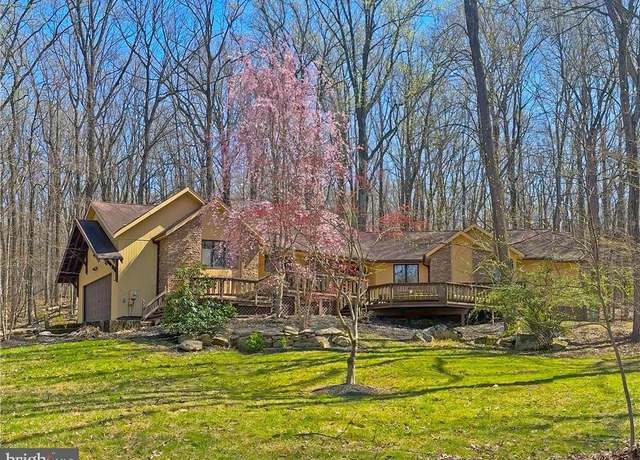 Property at 2330 Wood Ln, Allentown, PA 18103, 3 beds, 3 baths