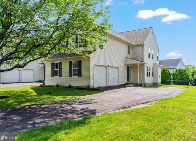 Property at 272 Park Ave, Harleysville, PA 19438, 4 beds, 2.5 baths