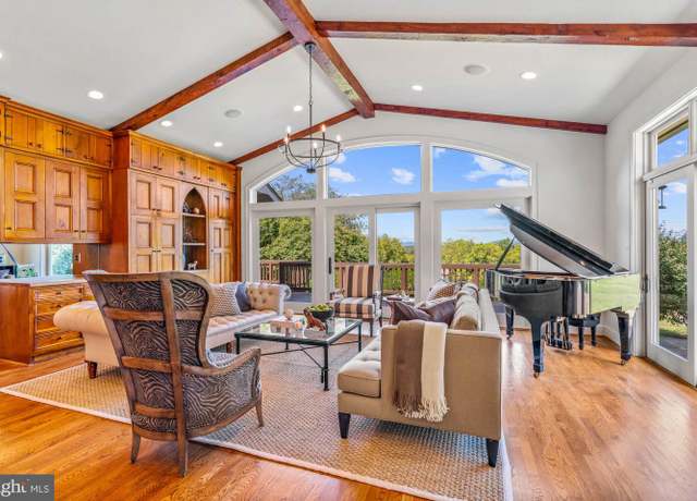 Property at 8520 Cannonball Gate Rd, Warrenton, VA 20186, 6 beds, 5 baths