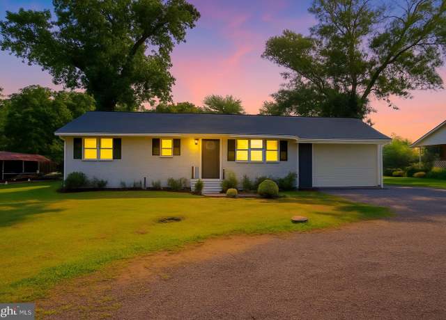 Property at 822 Forbes St, Fredericksburg, VA 22405, 3 beds, 1 bath