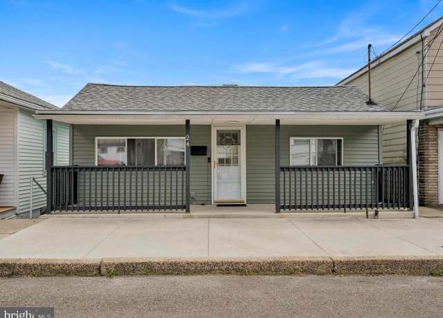 Property at 24 W Garibaldi Ave, Nesquehoning, PA 18240, 3 beds, 1.5 baths