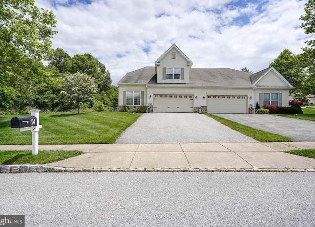 Property at 704 Mcdowell Ln, West Grove, PA 19390, 3 beds, 2.5 baths