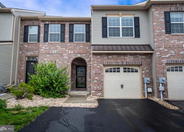 Property at 4478 Cottonwood Dr, Nazareth, PA 18064, 3 beds, 2.5 baths