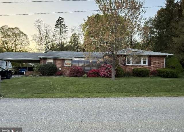 Property at 2705 Jeffrey Ln, York, PA 17402, 4 beds, 2 baths