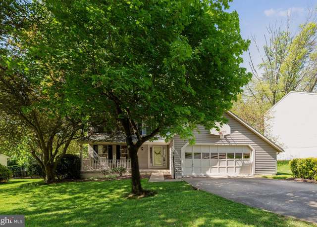 Property at 15184 Holleyside Dr, Dumfries, VA 22025, 5 beds, 2.5 baths