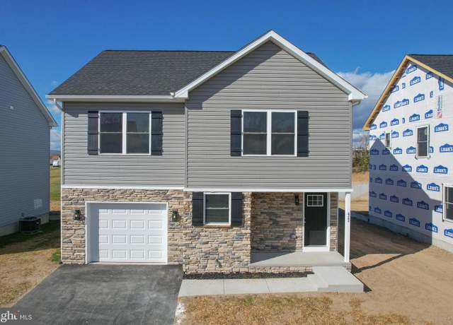 Property at 513 S Spring St, Martinsburg, WV 25401, 3 beds, 2.5 baths