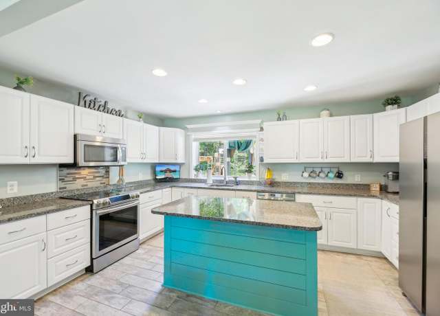 Property at 7925 Belhaven Ave, Pasadena, MD 21122, 3 beds, 2.5 baths
