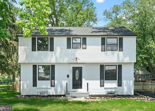 Property at 201 E Franklin Ave, Beverly, NJ 08010, 4 beds, 2.5 baths