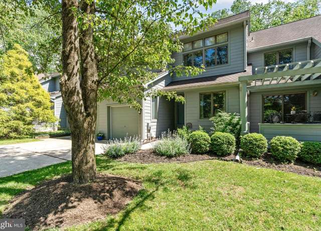 Property at 3 Crofton Ct, Lambertville, NJ 08530, 2 beds, 2.5 baths