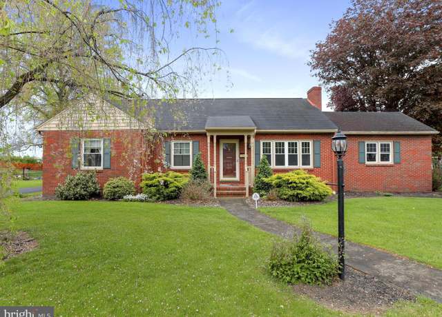Property at 128 Orchard Cir, Greencastle, PA 17225, 4 beds, 2.5 baths