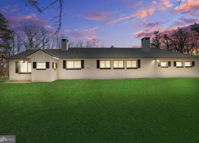 Property at 171 Knob Rd, Mount Pocono, PA 18344, 3 beds, 2 baths