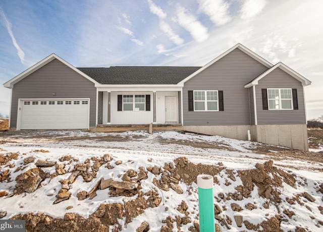 Property at 292 Valley View Cir #140, York, PA 17408, 3 beds, 2 baths