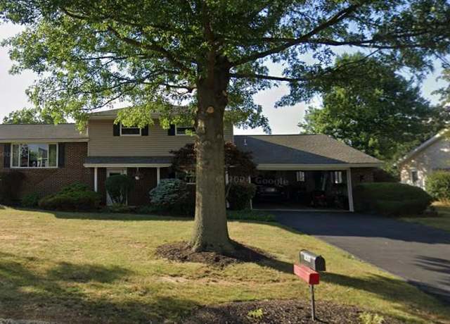 Property at 1425 Breezeview Dr, York, PA 17404, 3 beds, 2 baths