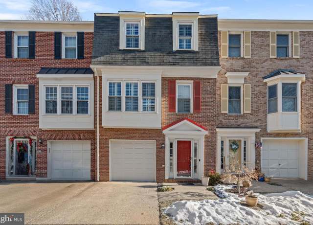 Property at 35 Carriage House Cir, Alexandria, VA 22304, 2 beds, 2.5 baths