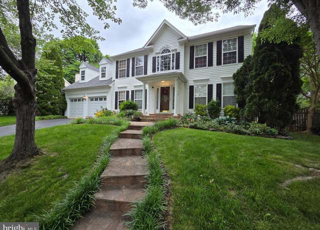 Property at 316 Oakcrest Manor Dr NE, Leesburg, VA 20176, 6 beds, 3.5 baths