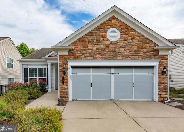 Property at 8 Sturgeon Dr, Fredericksburg, VA 22406, 2 beds, 2 baths
