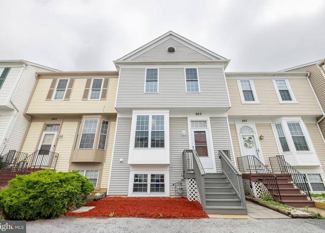 Property at 205 Finch Way, Newark, DE 19702, 3 beds, 2.5 baths