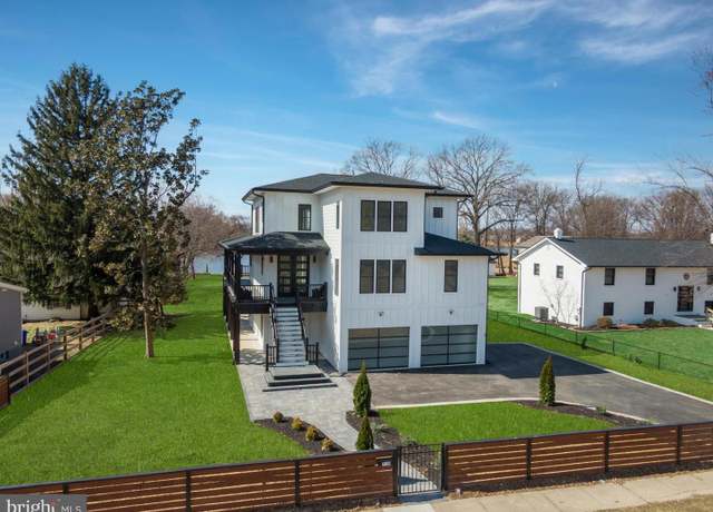 Property at 718 S Marlyn Ave, Essex, MD 21221, 5 beds, 4.5 baths