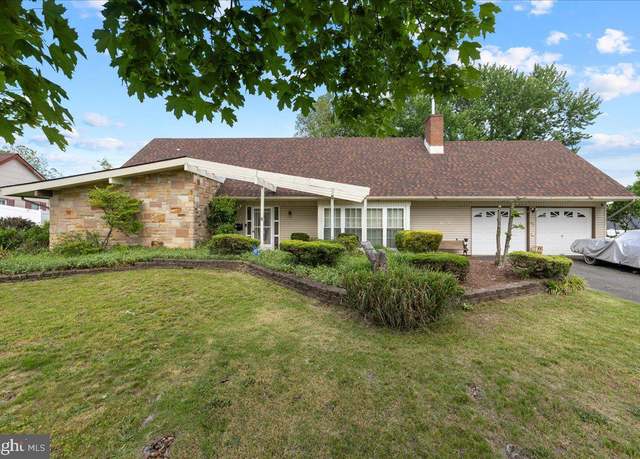 Property at 43 Windsor Ln, Willingboro, NJ 08046, 5 beds, 4 baths