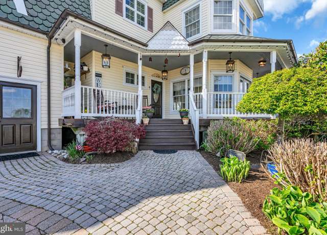Property at 221 Magnolia Dr, Bayville, NJ 08721, 5 beds, 3 baths