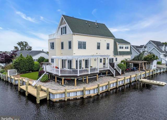Property at 221 Magnolia Dr, Bayville, NJ 08721, 5 beds, 3 baths