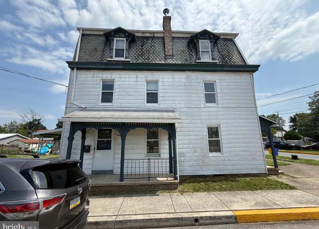 Property at 352 S Wood St, Middletown, PA 17057, 5 beds, 1 bath