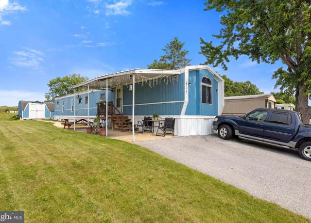 Property at 433 Waldorf Dr, York, PA 17404, 2 beds, 2 baths