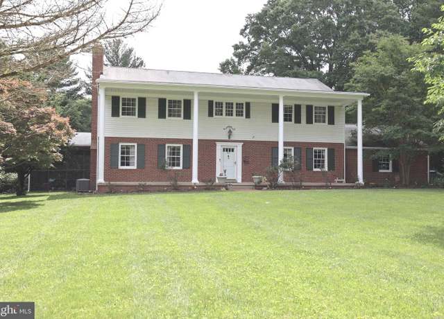 Property at 865 Seneca Rd, Great Falls, VA 22066, 4 beds, 3.5 baths