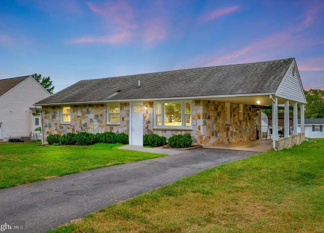 Property at 700 Jett St, Fredericksburg, VA 22405, 3 beds, 2 baths