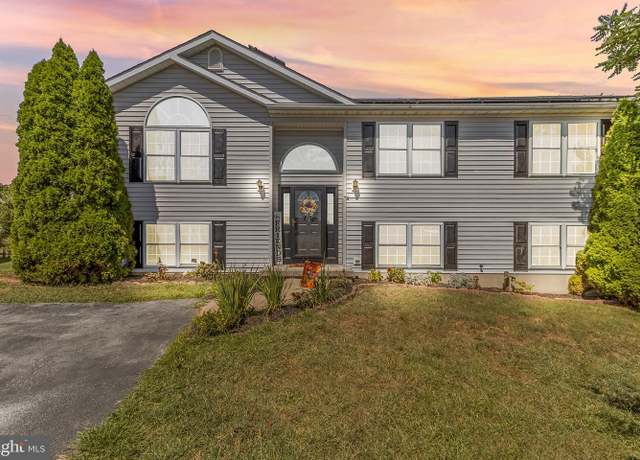 Property at 137 Mercury Ct, Martinsburg, WV 25404, 4 beds, 2 baths