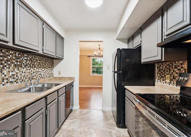 Property at 9118 Bobwhite Cir, Gaithersburg, MD 20879, 3 beds, 3 baths