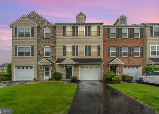 Property at 429 Eisenhower Dr, Carlisle, PA 17013, 3 beds, 2.5 baths