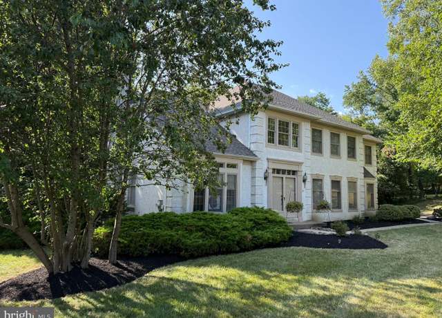 Property at 10 Shalimar Ln, Maple Glen, PA 19002, 5 beds, 3.5 baths