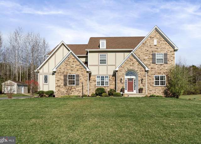 Property at 15 Boxwood Ct, Stafford, VA 22556, 6 beds, 5.5 baths