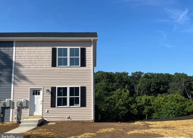 Property at 122 Marineris Cir, Martinsburg, WV 25405, 3 beds, 2.5 baths